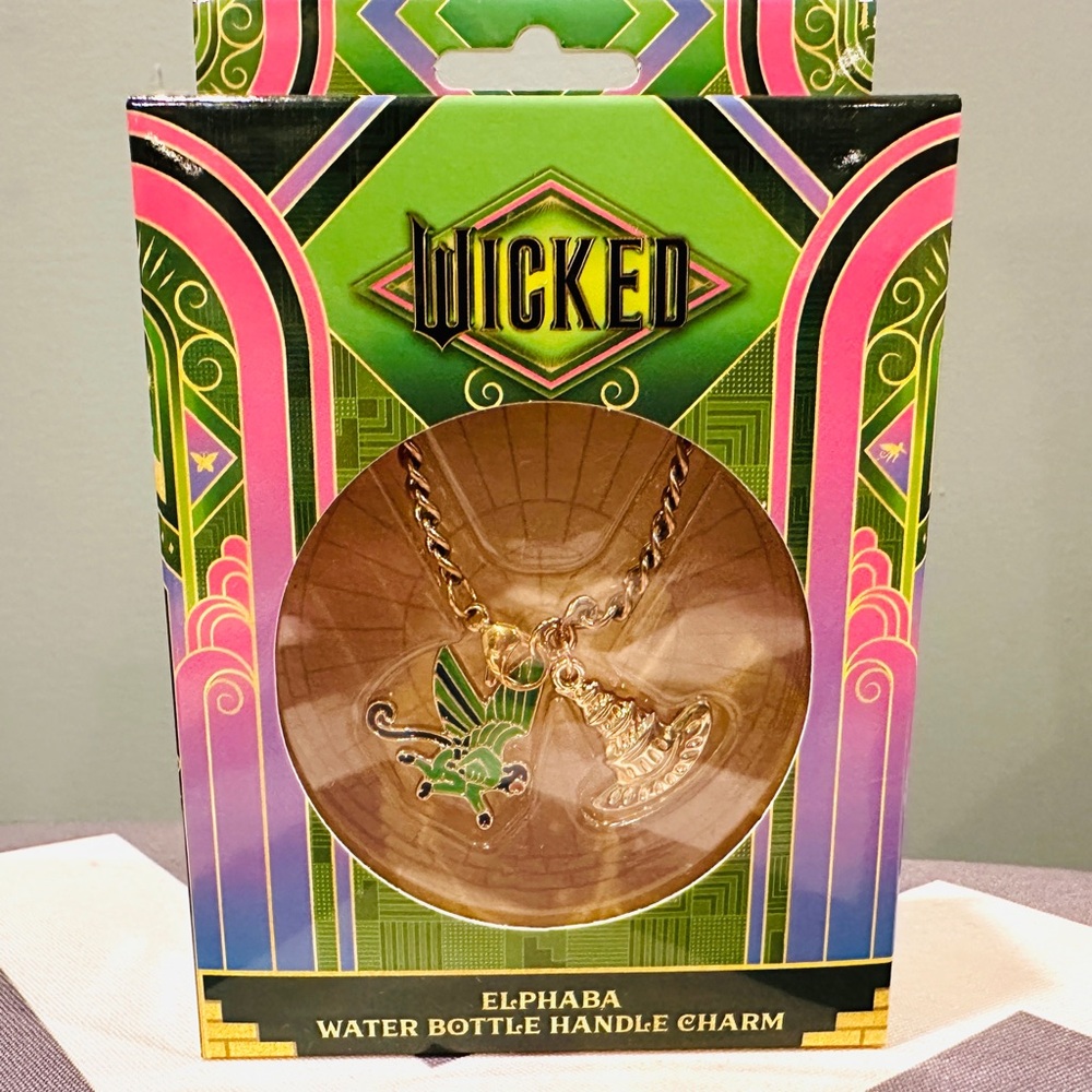 Wicked Stanley Elphaba For Good CharCharms Gold Chain Water Bottle Handle Charm